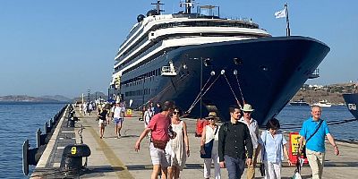 Akdeniz’den 2 gemi ile 2600 turist Bodrum’a geldi
