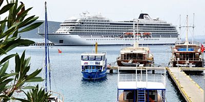 Bodrum'a  gelen cruise gemisi heyecan yarattı