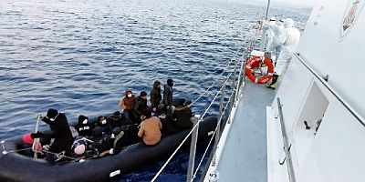 Göçmen teknesi  battı ölü göçmenler olduğu belirtildi