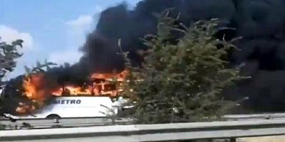İzmir yolunda yolcu otobüsü alev alev yandı