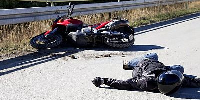 Motosikletlinin çarptığı yaya yaşamını yitirdi