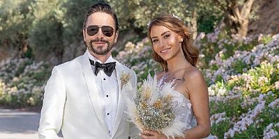 Oyuncu Ahmet Kural avukat sevgilisiyle Bodrum’da  evlendi