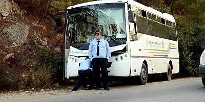 Torba’da yolcu otobüsü TIR’a arkadan çarptı 4 yaralı