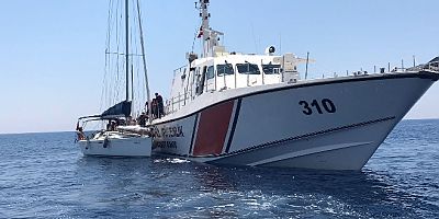 Yelkenli tekne ile göçmen kaçakçılığına operasyon