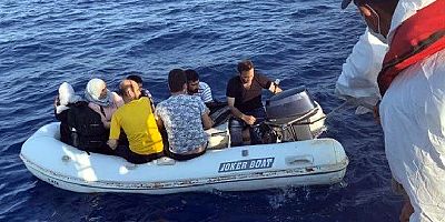 Yunan sahil güvenliğinin iteklediği göçmenleri Türk sahil güvenliği kurtardı