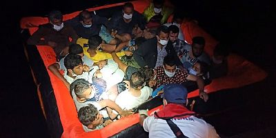 Yunanlıların geri ittiği 37 göçmen ve 2 organizatör yakalandı