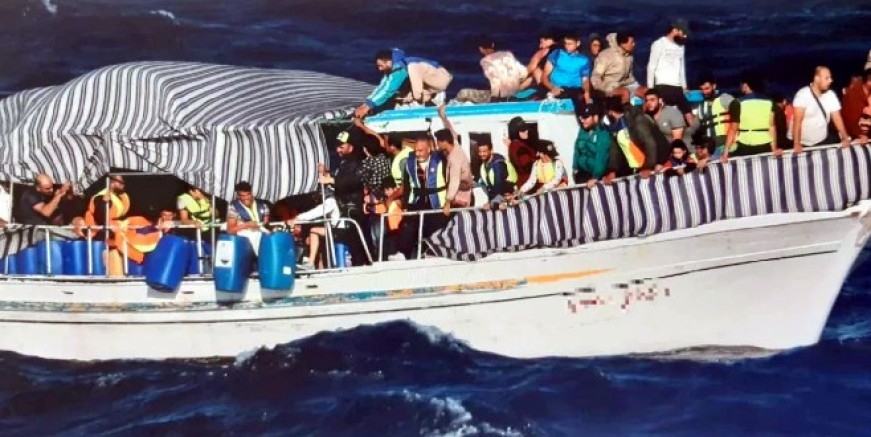 Akdeniz’de faciadan dönüldü, 220 göçmen son anda kurtarıldı