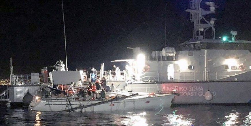Akdeniz’de faciadan dönüldü, 79 göçmen son anda kurtarıldı