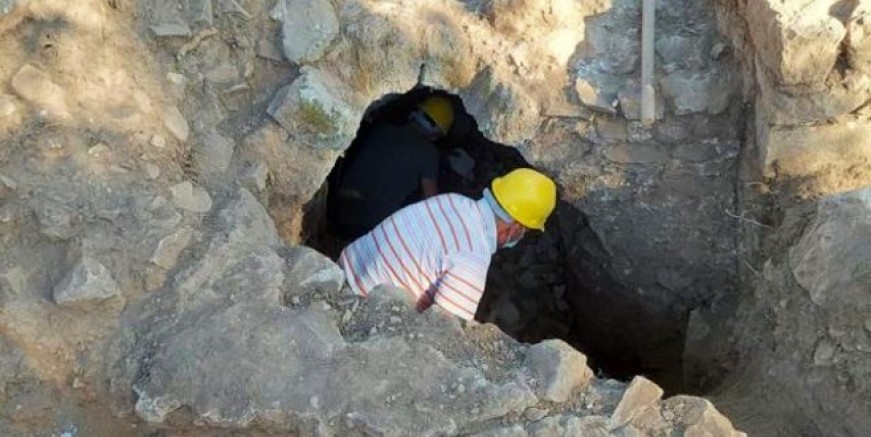 Akyaka'daki Orta Çağ'dan kalma kalede tünel bulundu