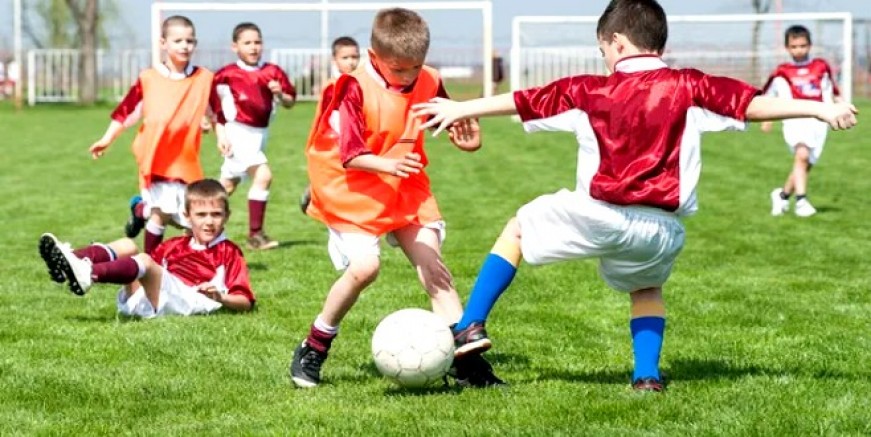 Belediyeden çocuk ve gençlere ücretsiz futbol kursu