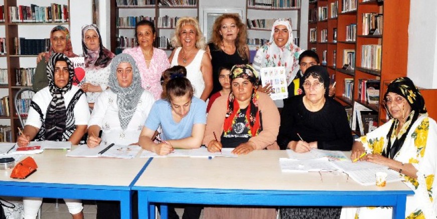 Bodrum’a göç eden kadınlar okuma yazma öğreniyor