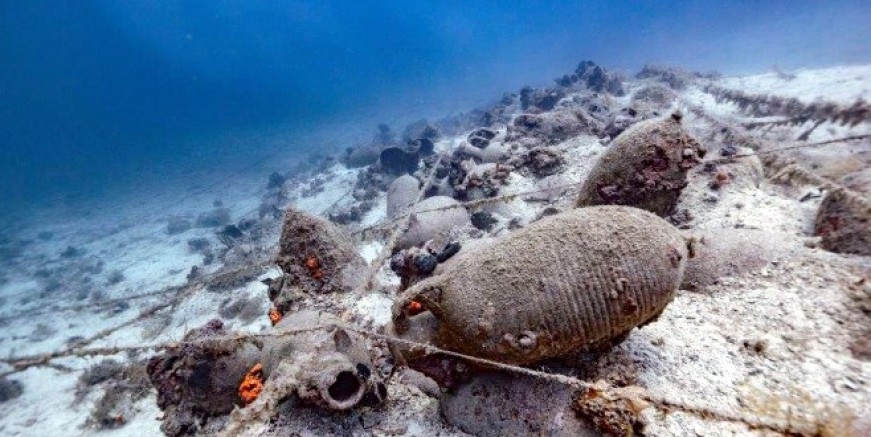 Ege Denizi’nde içi anforalarla dolu 1500 yıllık batık bulundu
