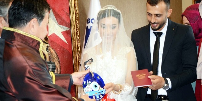 Hatay'da depreme yakalanan çift Bodrum’da evlendi