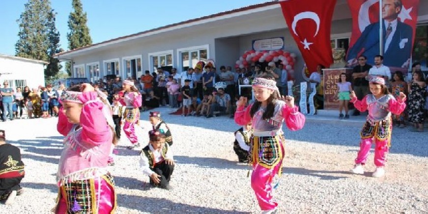 Hayırseverin yaptırdığı İzzet Özcan İlkokul ve Ortaokulu törenle açıldı