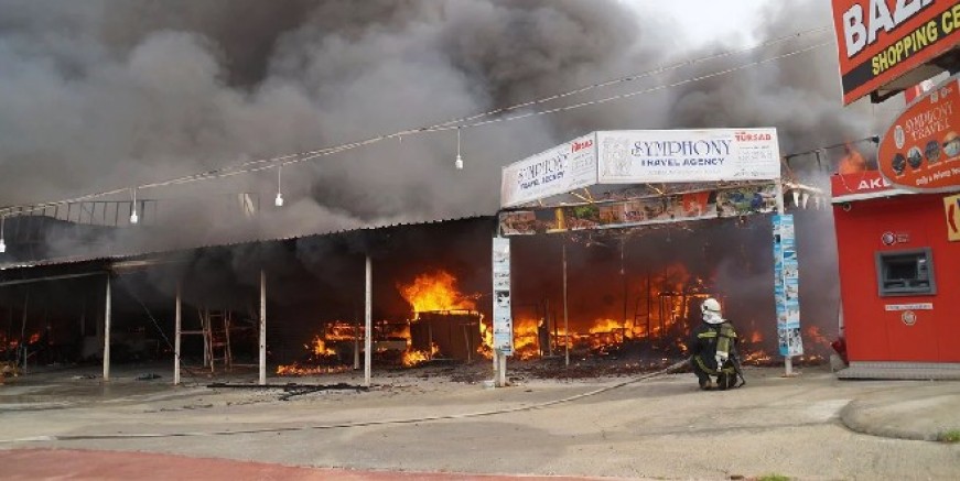 Kuşadası'nda yangın faciası! 24 işyeri kül oldu