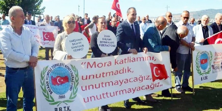 Mora Yarımdası’nda katledilen 40 bin Türk için Yunanistan Başkonsolosluğu’na siyah çelenk bırakıldı