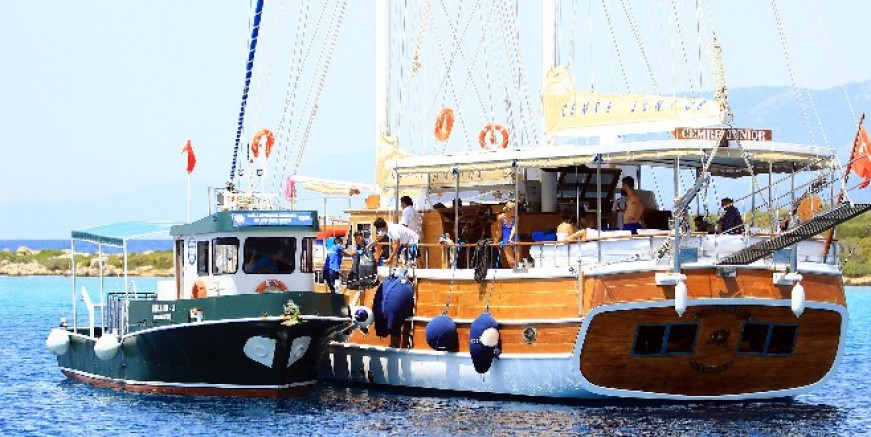 Muğla’nın cennet koylarında 14 bin teknenin atığı toplandı