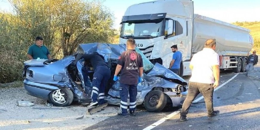Muğlalı aile Antalya yolunda kazada yok oldu, TIR ve otomobil kafa kafaya çarpıştı