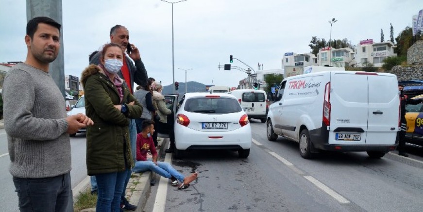 Otomobil yayaya çarptı, vatandaşlar çekim yapan gazetecilere tepki gösterdi