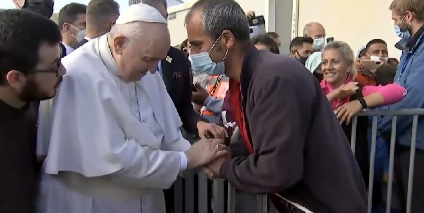 Papa Françesko Midilli’de göçmen kampını ziyaret etti