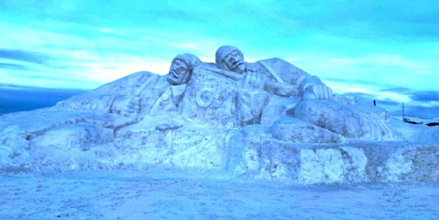  Sarıkamış’ta 100 yıllık acıyı dondurdular… İşte o heykeller