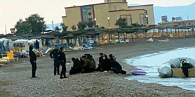 20 göçmen turistik otelin plajına çıktı şok yaşandı