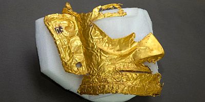 3 bin yıllık altın maske bulundu