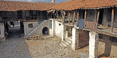 300 yıllık tarihi Çöllüoğlu Hanı kültür ve sanatın merkezi oldu