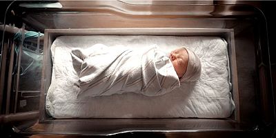 7 aylık hamile kadın hastanenin tuvaletinde doğurdu