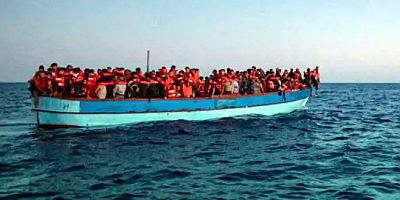 Akdeniz’de büyük göçmen kurtarma operasyonu balıkçı teknesinde 500 göçmen var