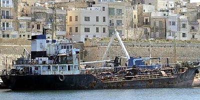 Akdeniz’de kaçak akaryakıt tankeri kovalamacası