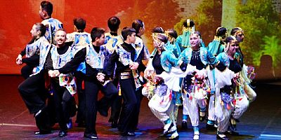 Anadolu’nun renkli dansları Muğlalıları büyüledi