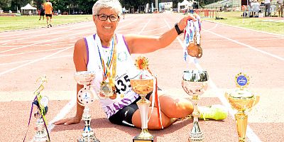 Aysel hemşire koşa koşa kanseri yendi, madalya ve kupaları topladı
