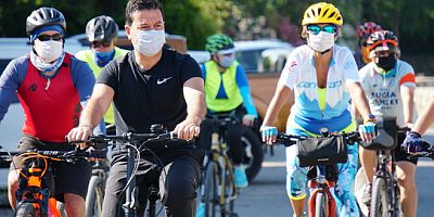 Belediye Başkanı Aras bugün işe bisikletle gitti