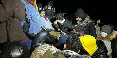 Bodrum açıklarında motorları bozulan göçmenler kurtarıldı