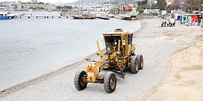 Bodrum Belediyesi halk plajlarında son hazırlıkları yapıyor