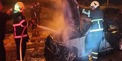 Bodrum’da alevli gece,3 araç 1 market yandı