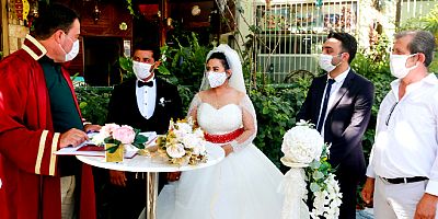 Bodrum’da evleneceklerin dikkatine, nikah törenleri kurallı başladı.