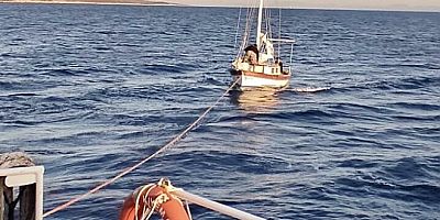 Bodrum'da makine arızası yapan tekne KEGM tarafından kurtarıldı