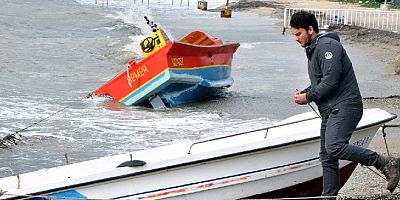 Bodrum’da şiddetli lodos tekneleri karaya sürükledi
