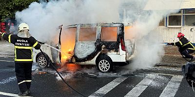 Bodrum- Milas yolunda otomobil yandı