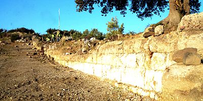 Bodrum' un 3 bin yıllık sur duvarları gün ışığına çıkarılıyor