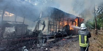 Bungalov ev alev alev yandı, insanlar canını son anda kurtardı