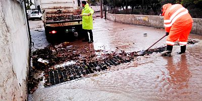 Büyükşehir Belediye: Su baskınlarına anında müdahale edildi, olumsuzluk yaşanmadı