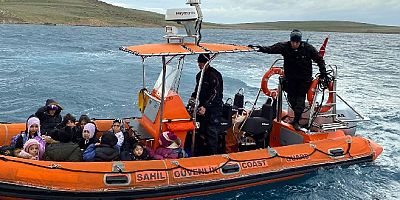Çıplak Ada’da mahsur kalan 27 göçmeni donmaktan sahil güvenlik kurtardı