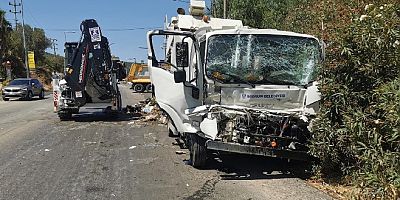 Çöp kamyonu dondurma kamyonuna çarptı,3 yaralı
