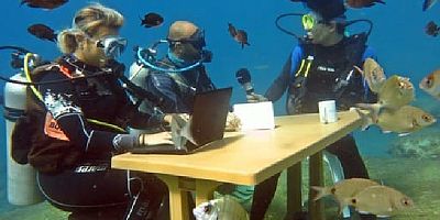 Dalgıçlar turizm haftası toplantısını su altında gerçekleştirdi