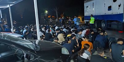 Durdurulan TIR’dan 110 göçmen çıktı