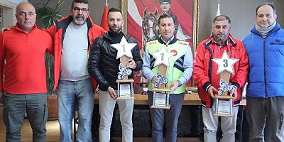 Enduro Şampiyonu Kızıltan sevincini Ahmet Aras ile paylaştı