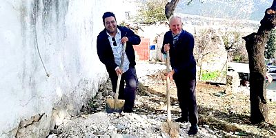 Erdoğan hayranı  İngiliz Peter Down camii inşaatında gönüllü çalışıyor